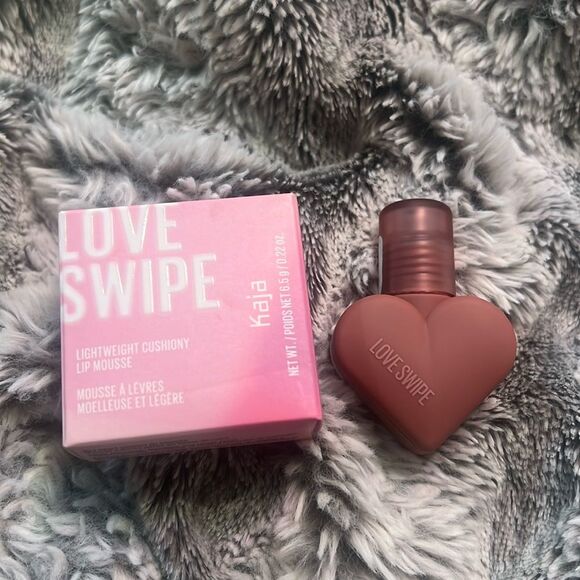 BNWT - KAJA LOVE SWIPE LIP MOUSSE - 02 SWEET SOFTIE - Picture 3 of 5